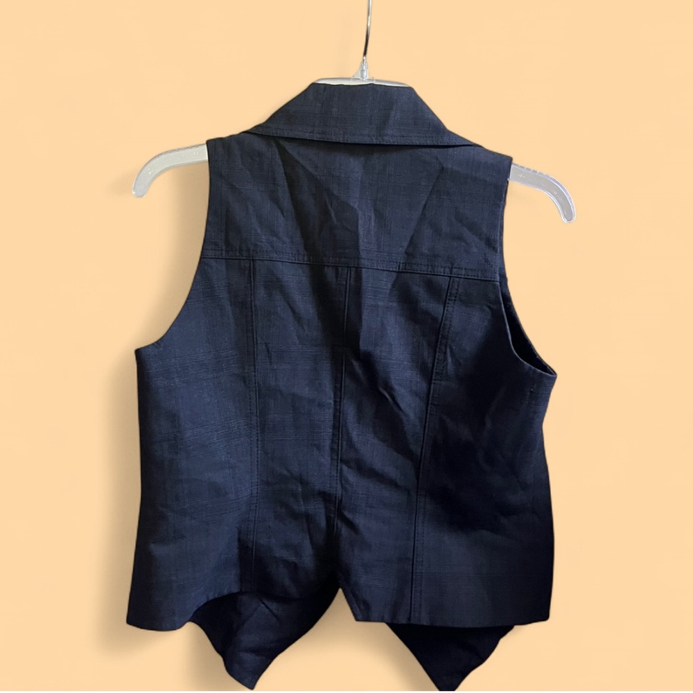 Grey Vest with Zipper Details - Picture 3 of 8